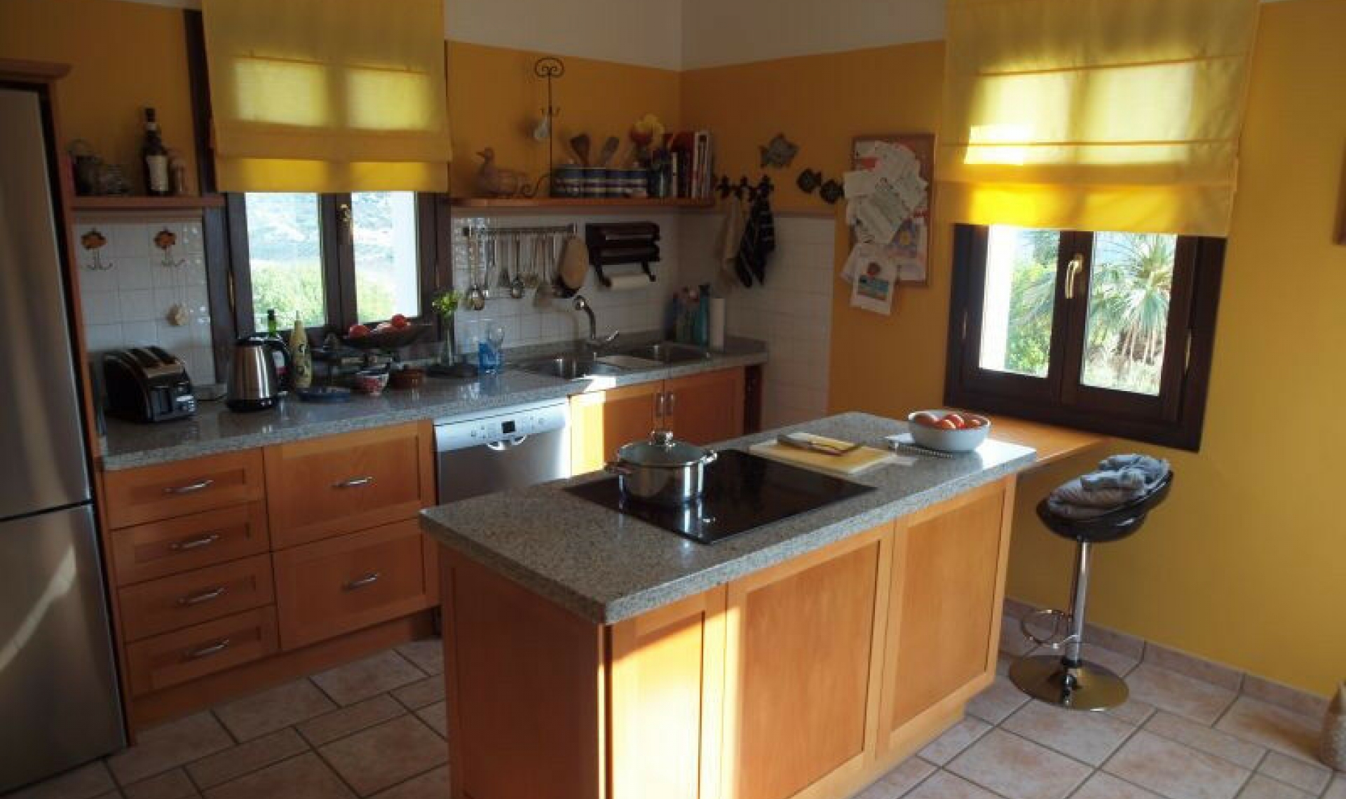 Resale - House -
La Viñuela