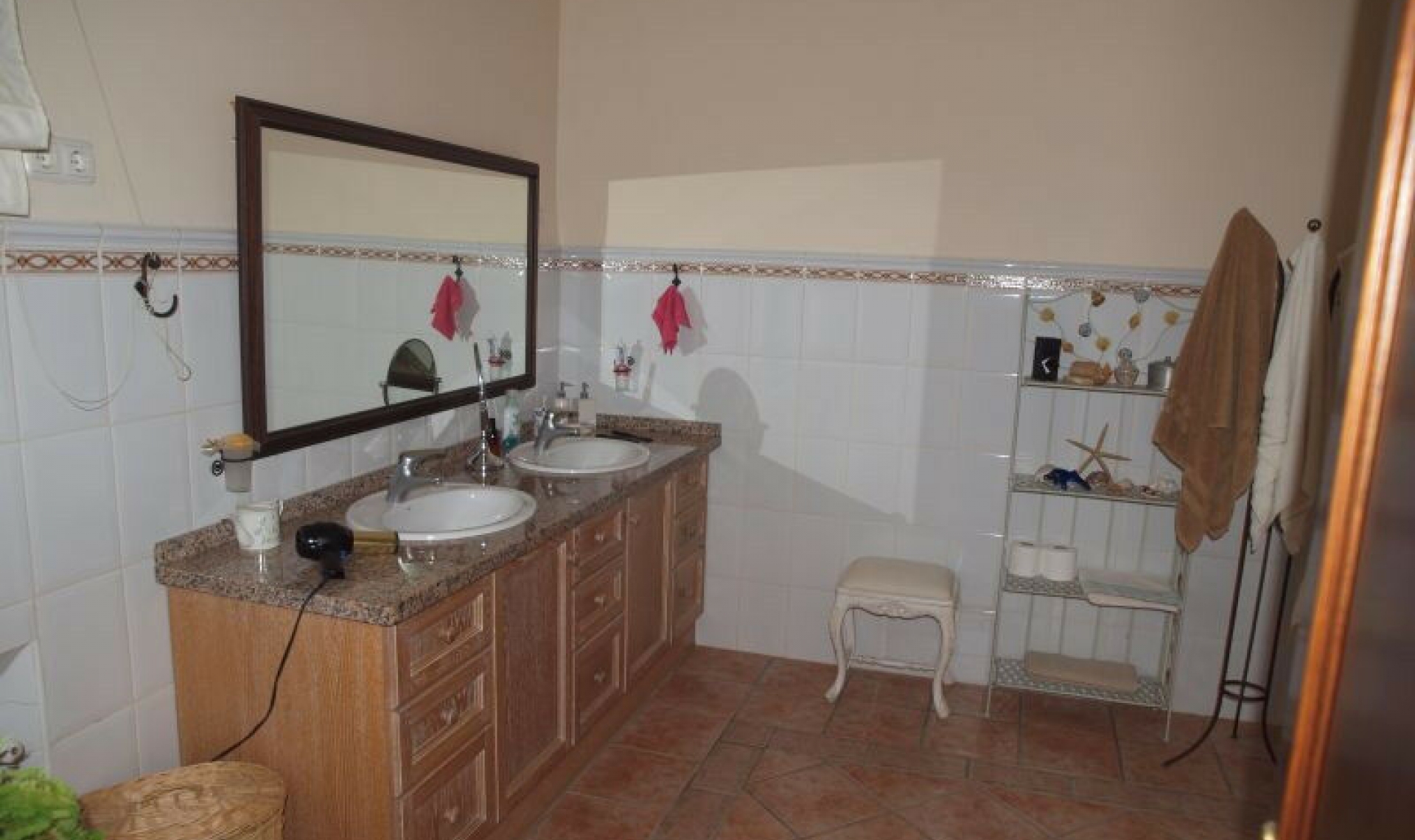 Resale - House -
La Viñuela