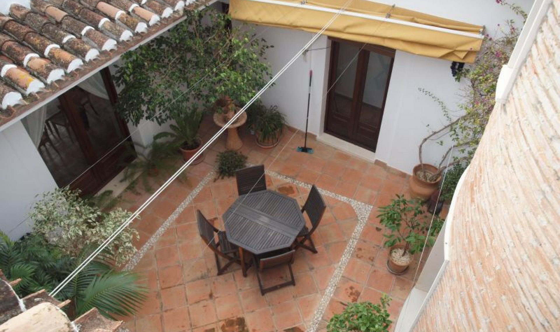 Resale - House -
La Viñuela