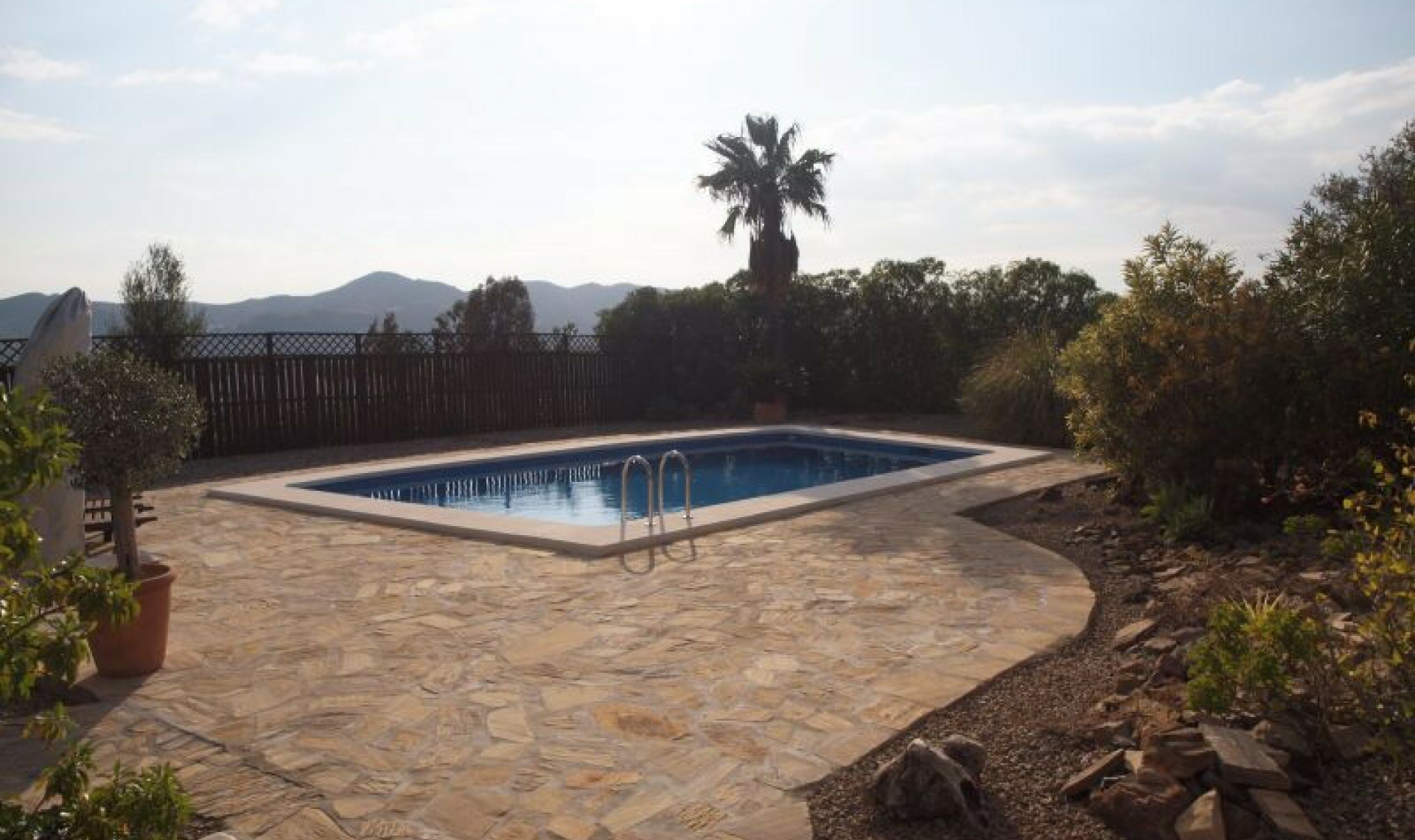 Resale - House -
La Viñuela