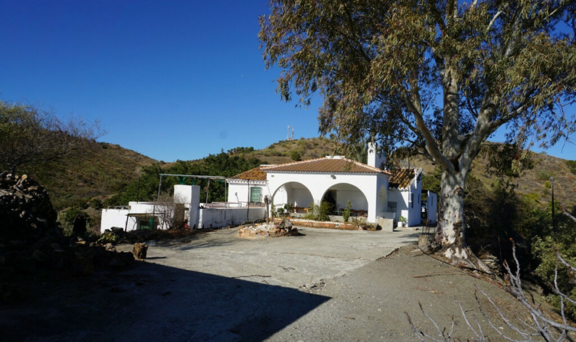 Resale - House -
La Viñuela