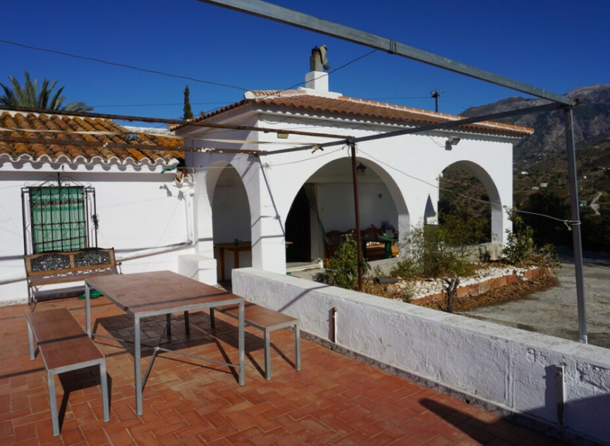 Resale - House -
La Viñuela