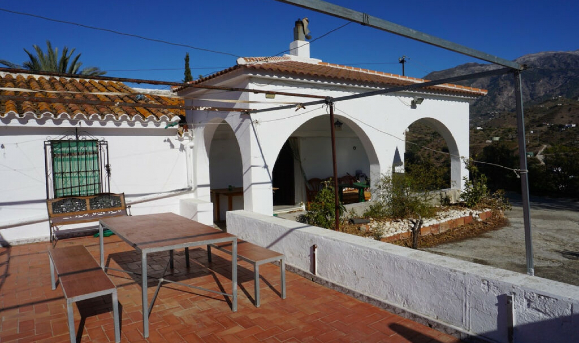 Resale - House -
La Viñuela