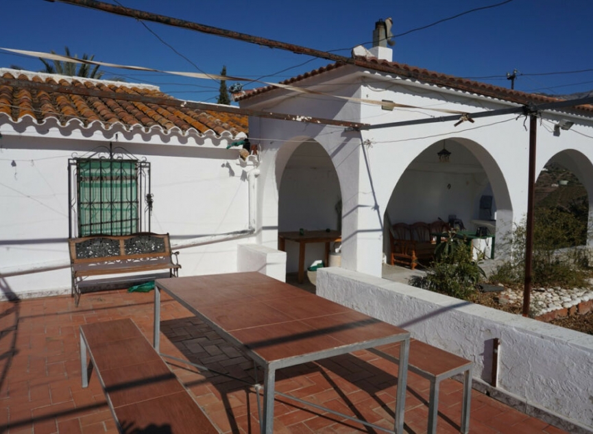 Resale - House -
La Viñuela