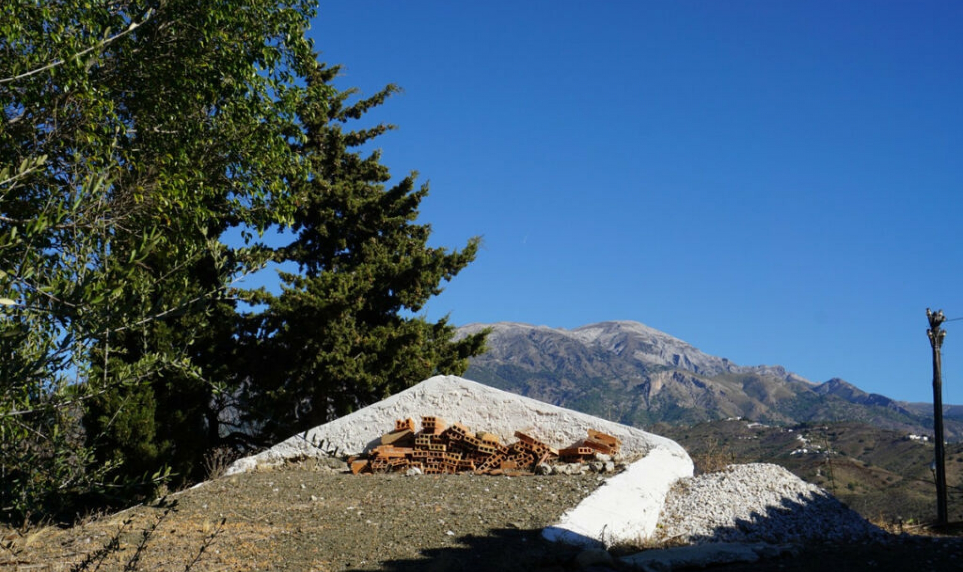 Resale - House -
La Viñuela