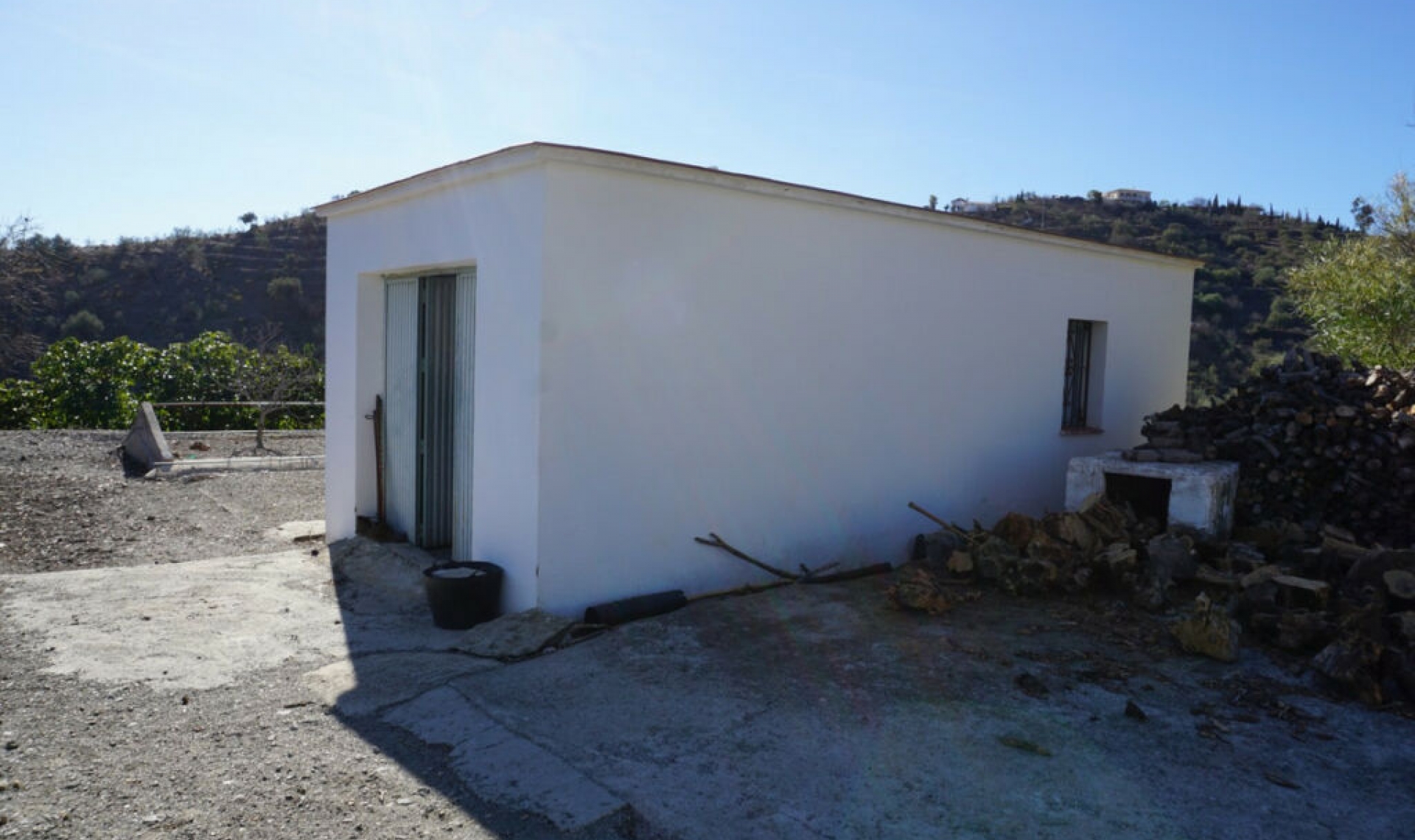 Resale - House -
La Viñuela