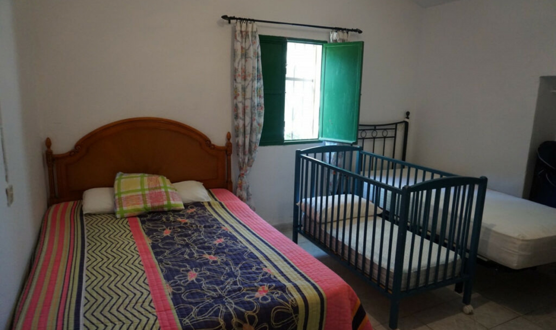 Resale - House -
La Viñuela