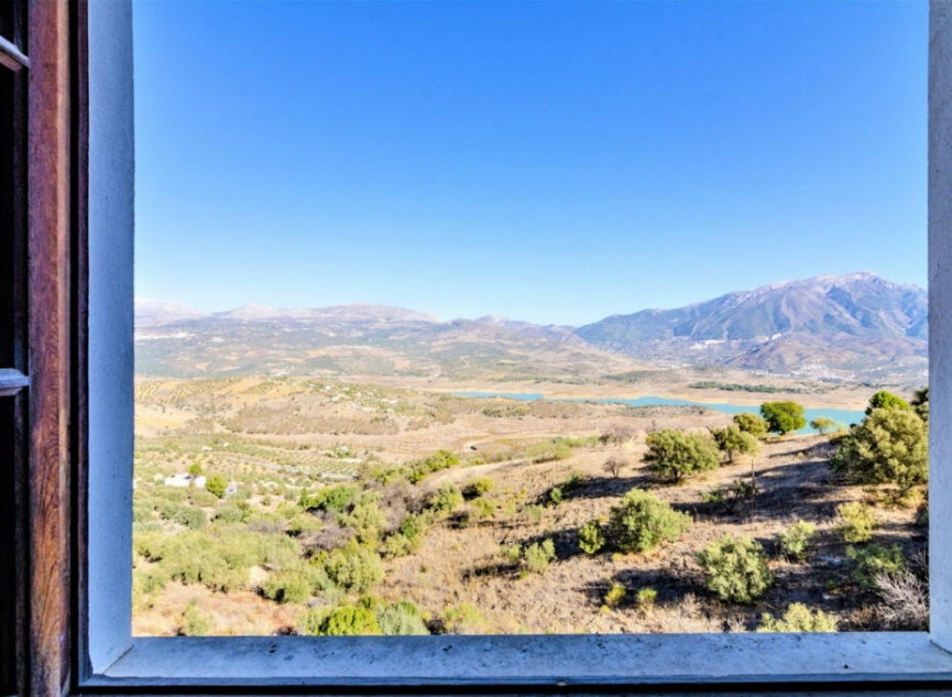 Resale - House -
La Viñuela