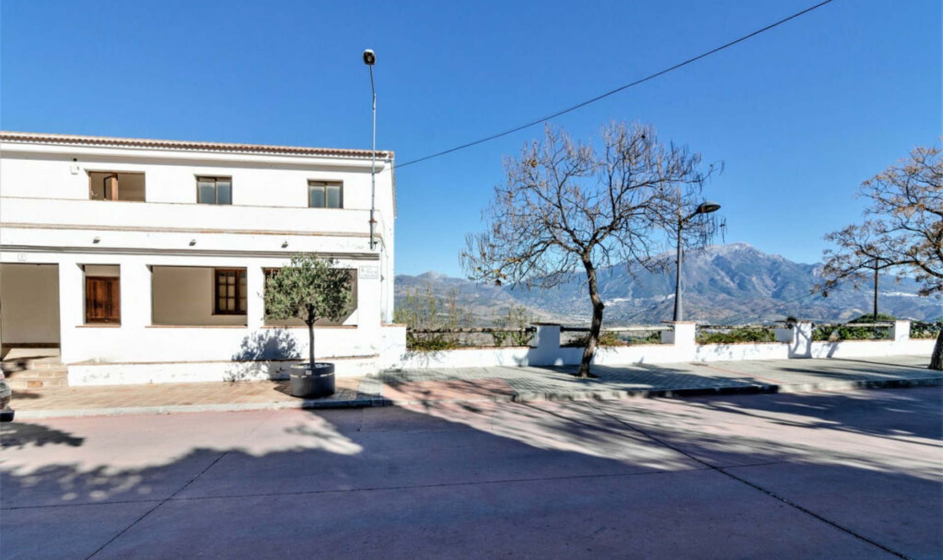 Resale - House -
La Viñuela