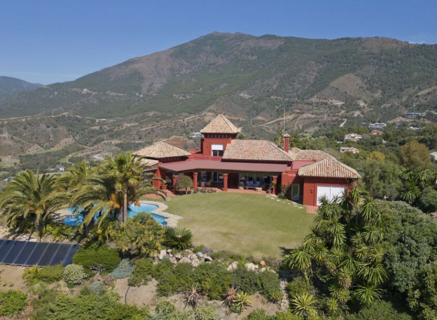 Resale - House -
La Zagaleta
