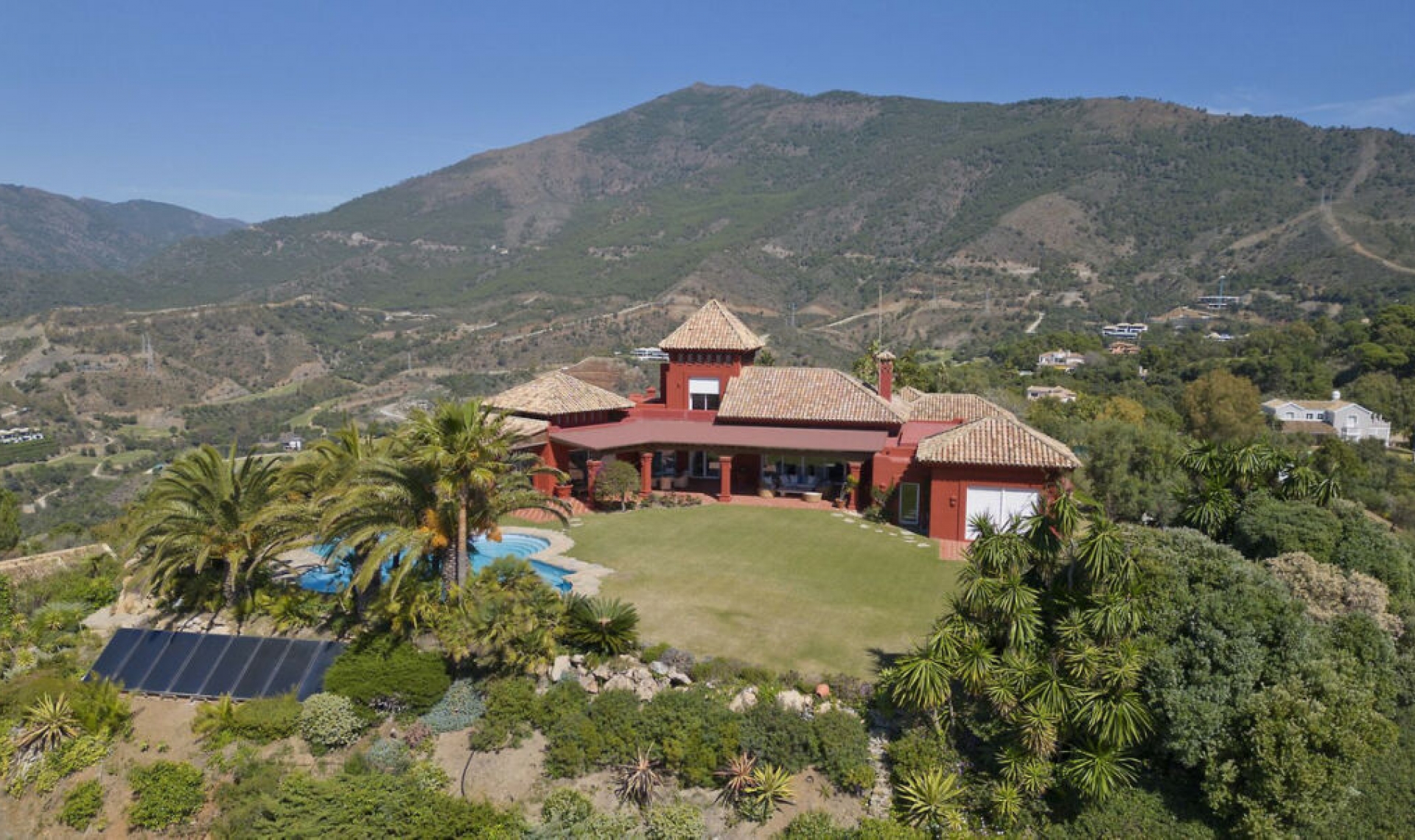 Resale - House -
La Zagaleta