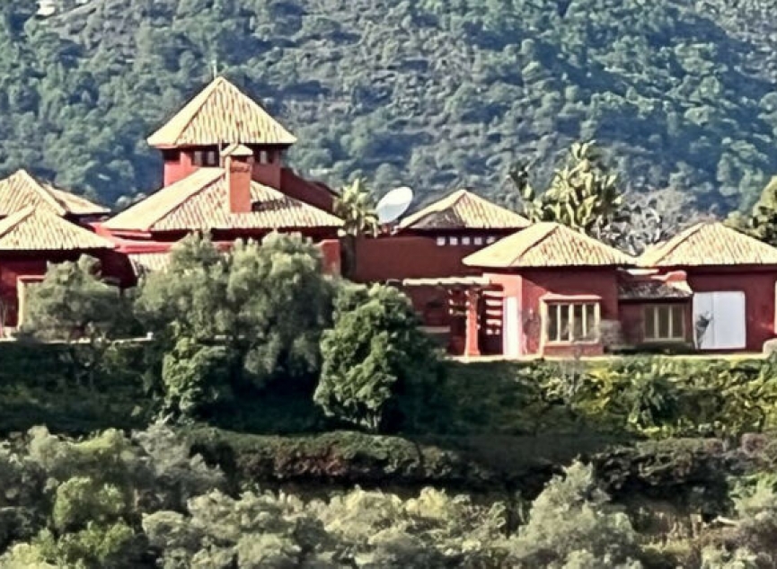 Resale - House -
La Zagaleta