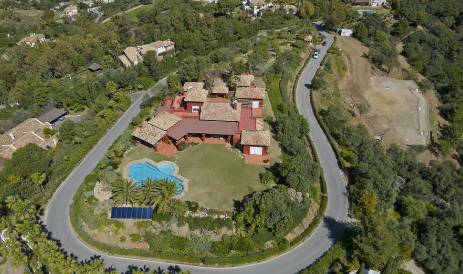 Resale - House -
La Zagaleta