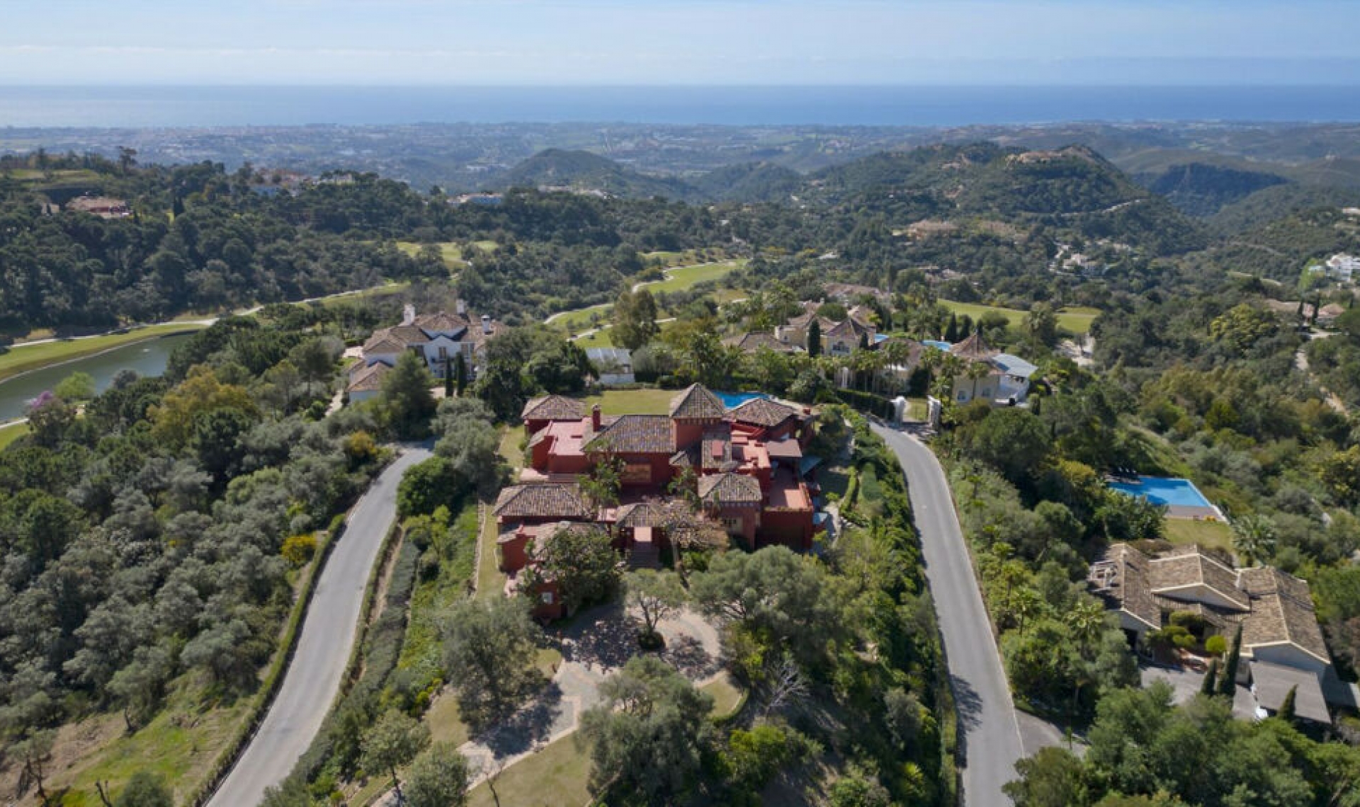 Resale - House -
La Zagaleta