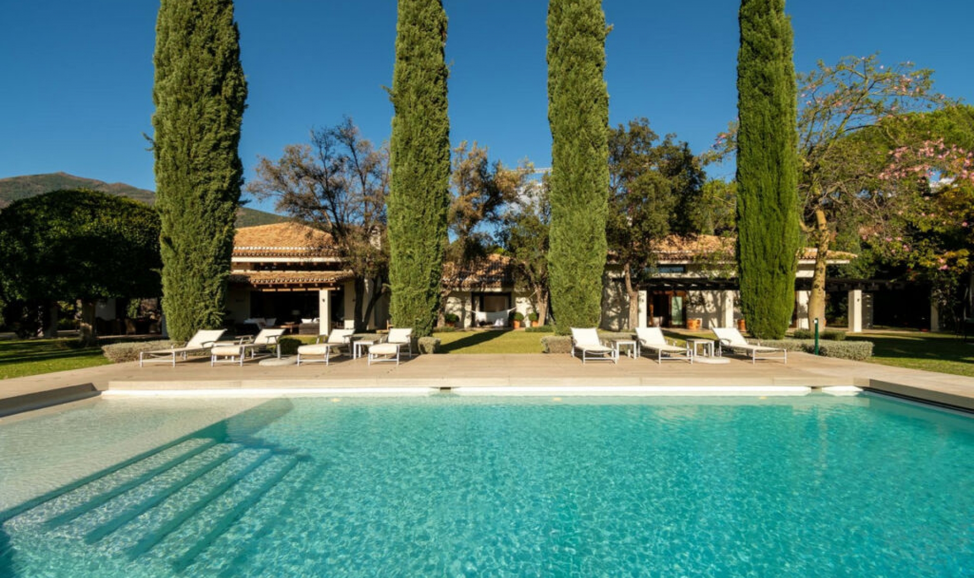 Resale - House -
La Zagaleta