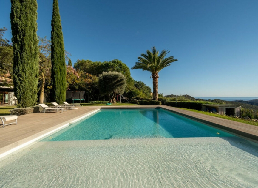 Resale - House -
La Zagaleta