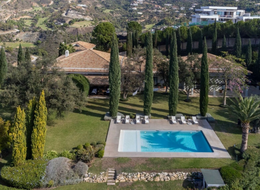 Resale - House -
La Zagaleta