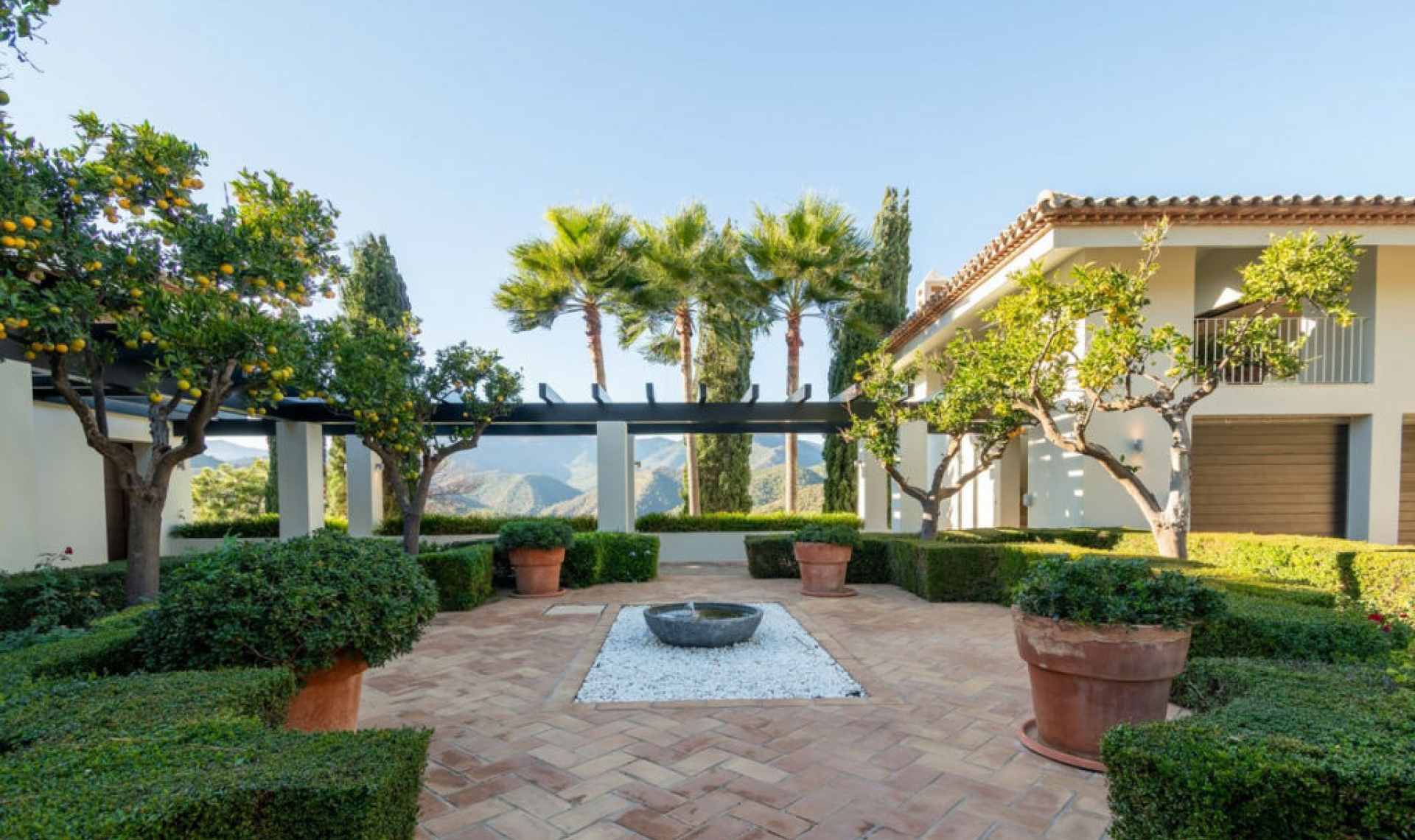 Resale - House -
La Zagaleta