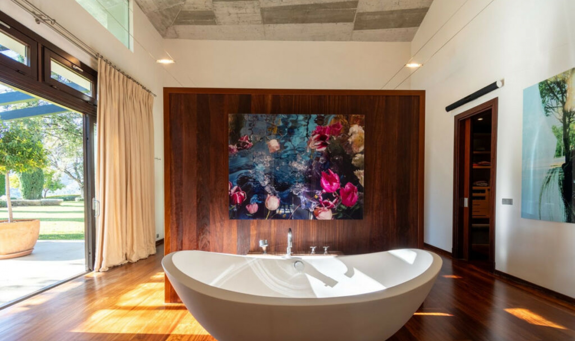 Resale - House -
La Zagaleta