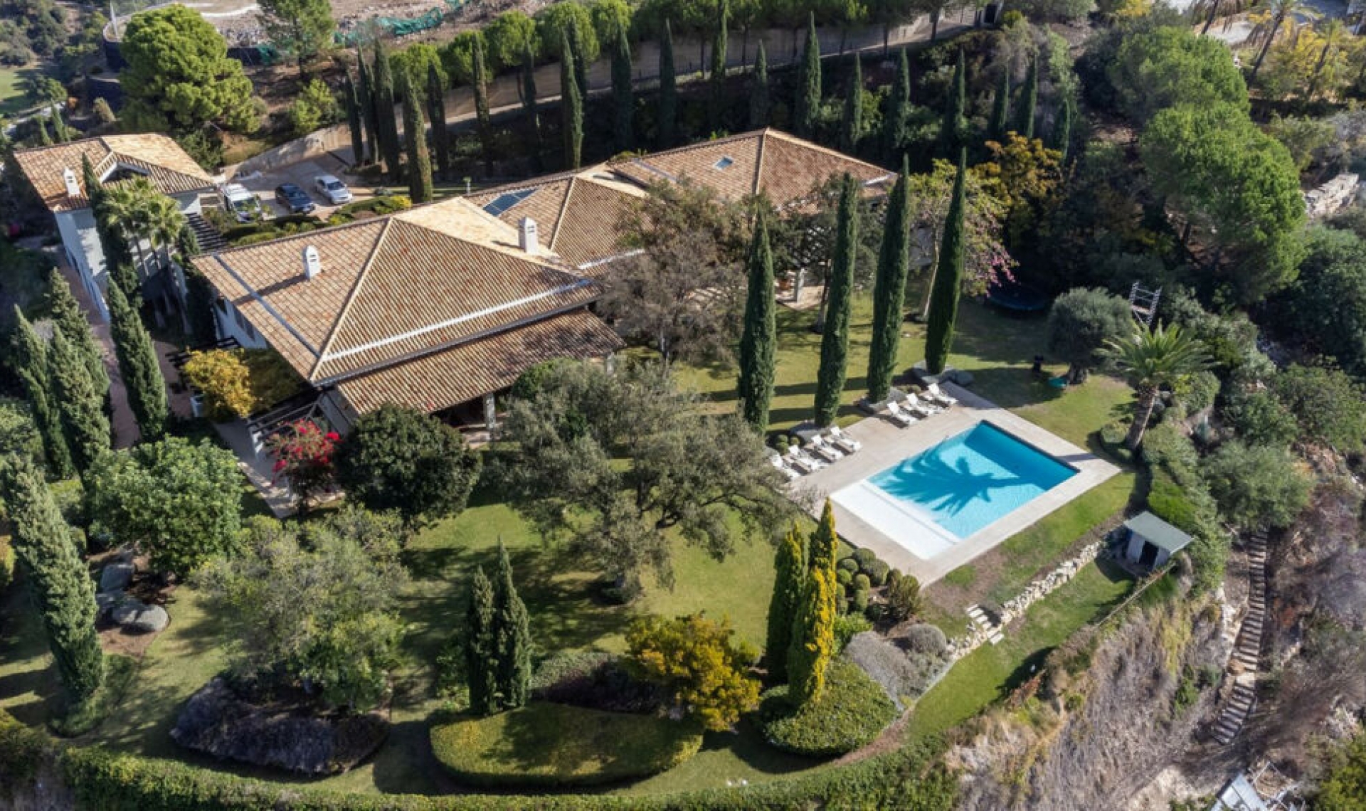 Resale - House -
La Zagaleta