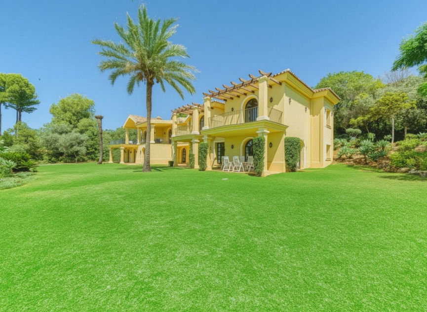 Resale - House -
La Zagaleta