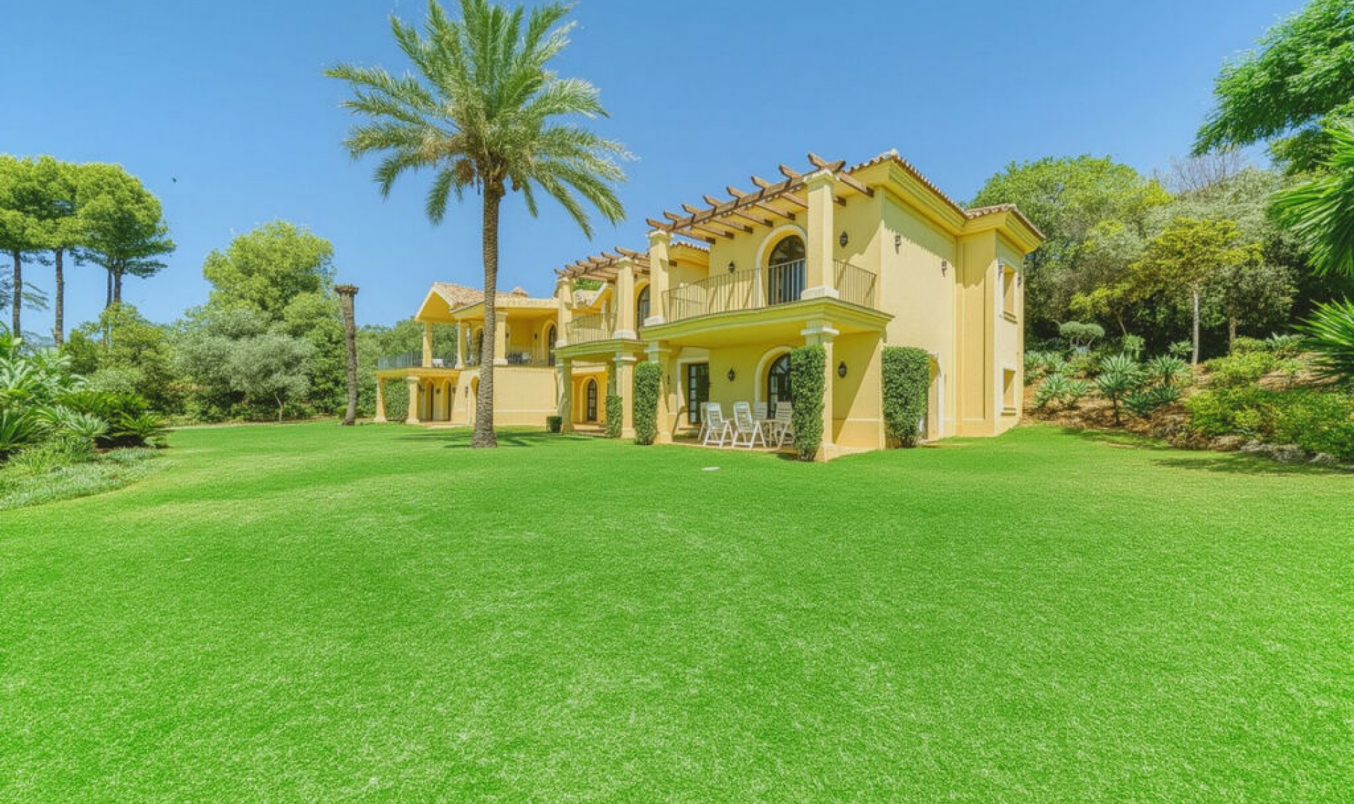 Resale - House -
La Zagaleta