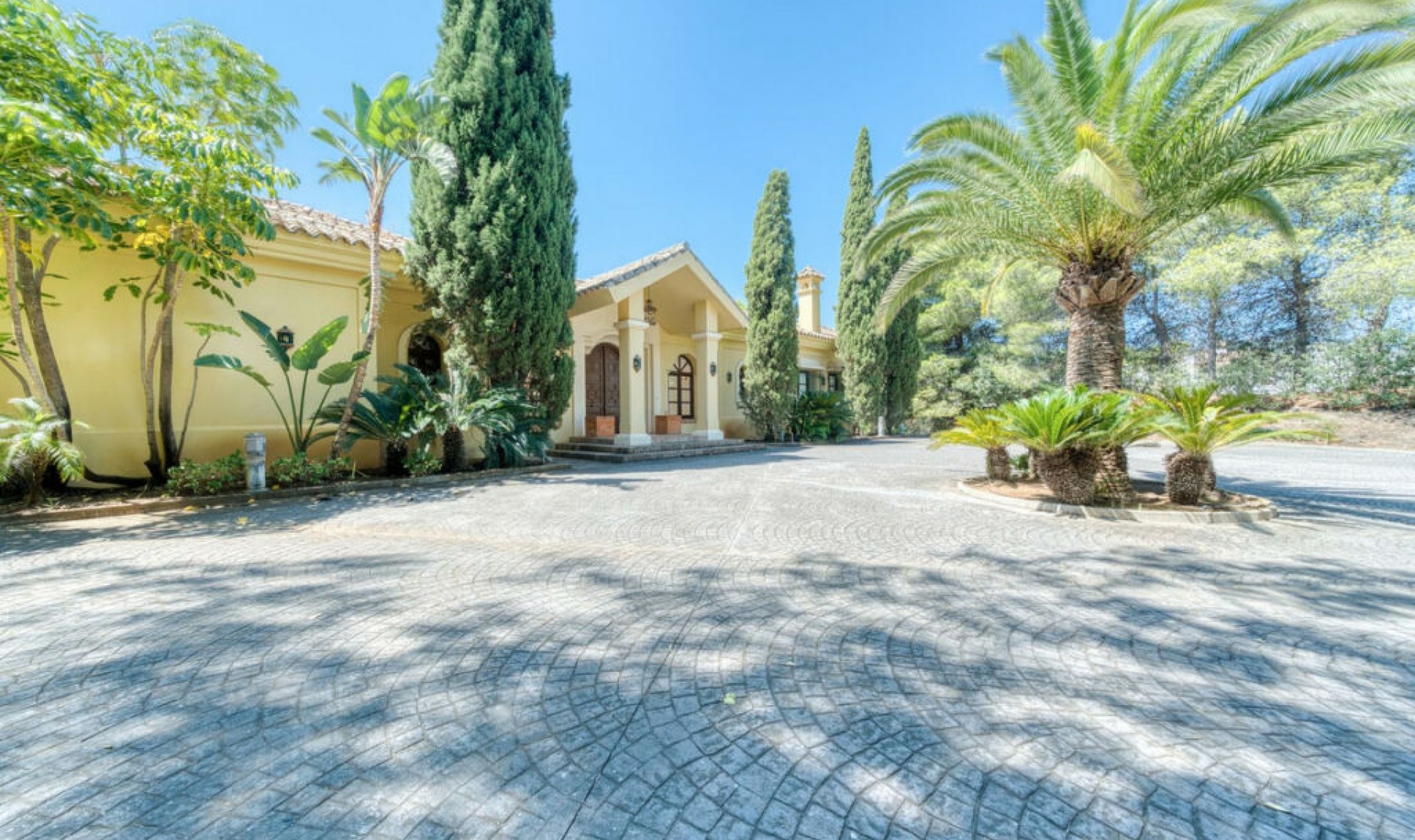 Resale - House -
La Zagaleta