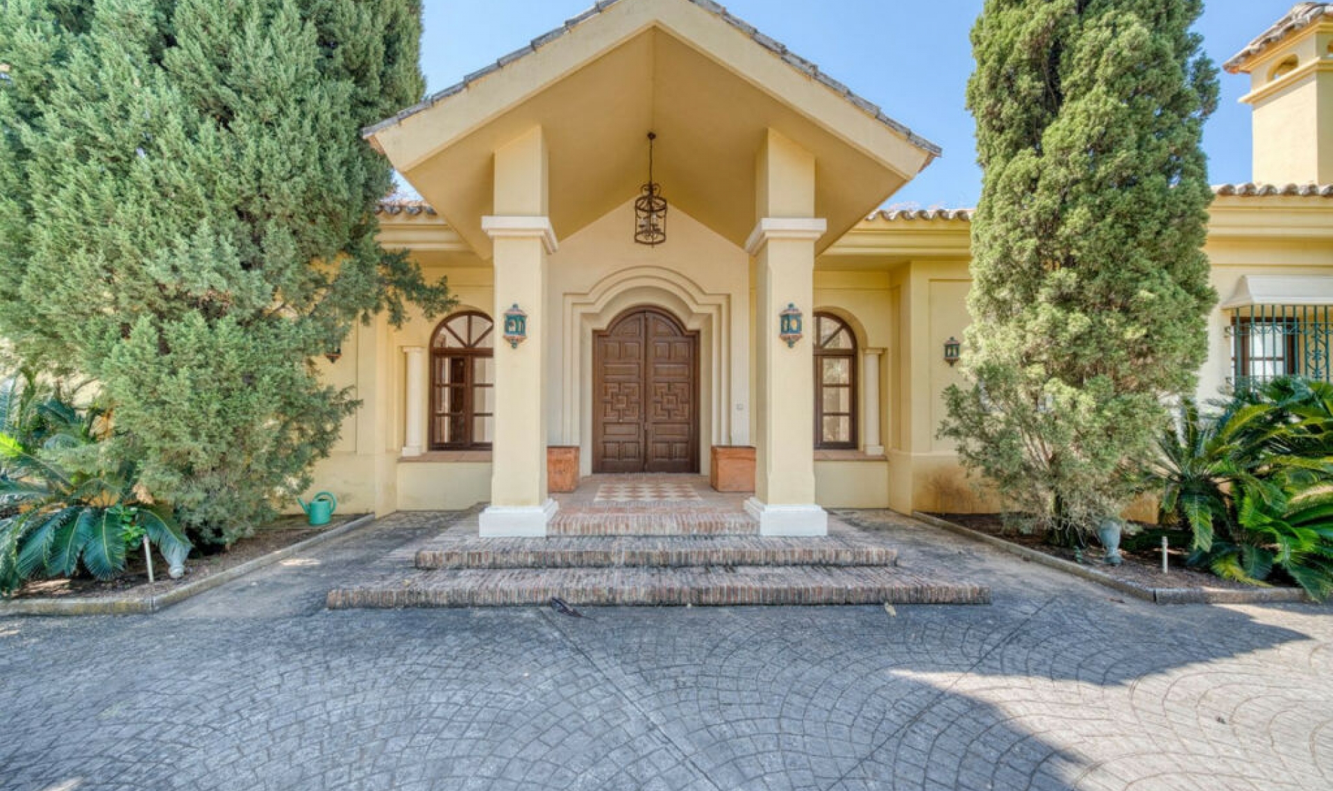 Resale - House -
La Zagaleta