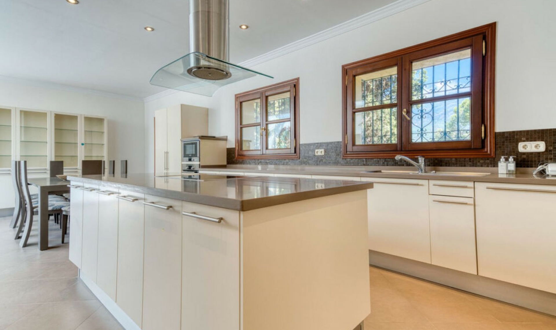 Resale - House -
La Zagaleta