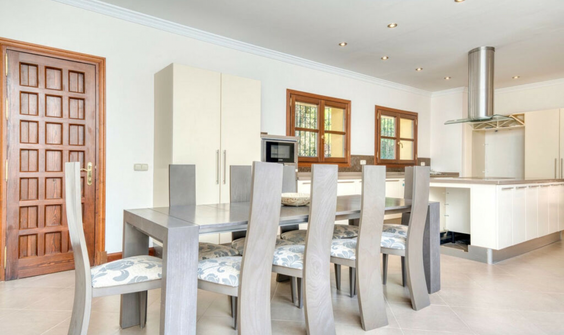 Resale - House -
La Zagaleta