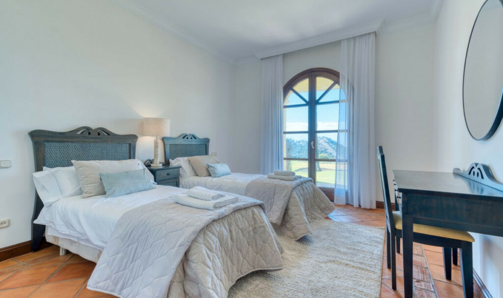 Resale - House -
La Zagaleta