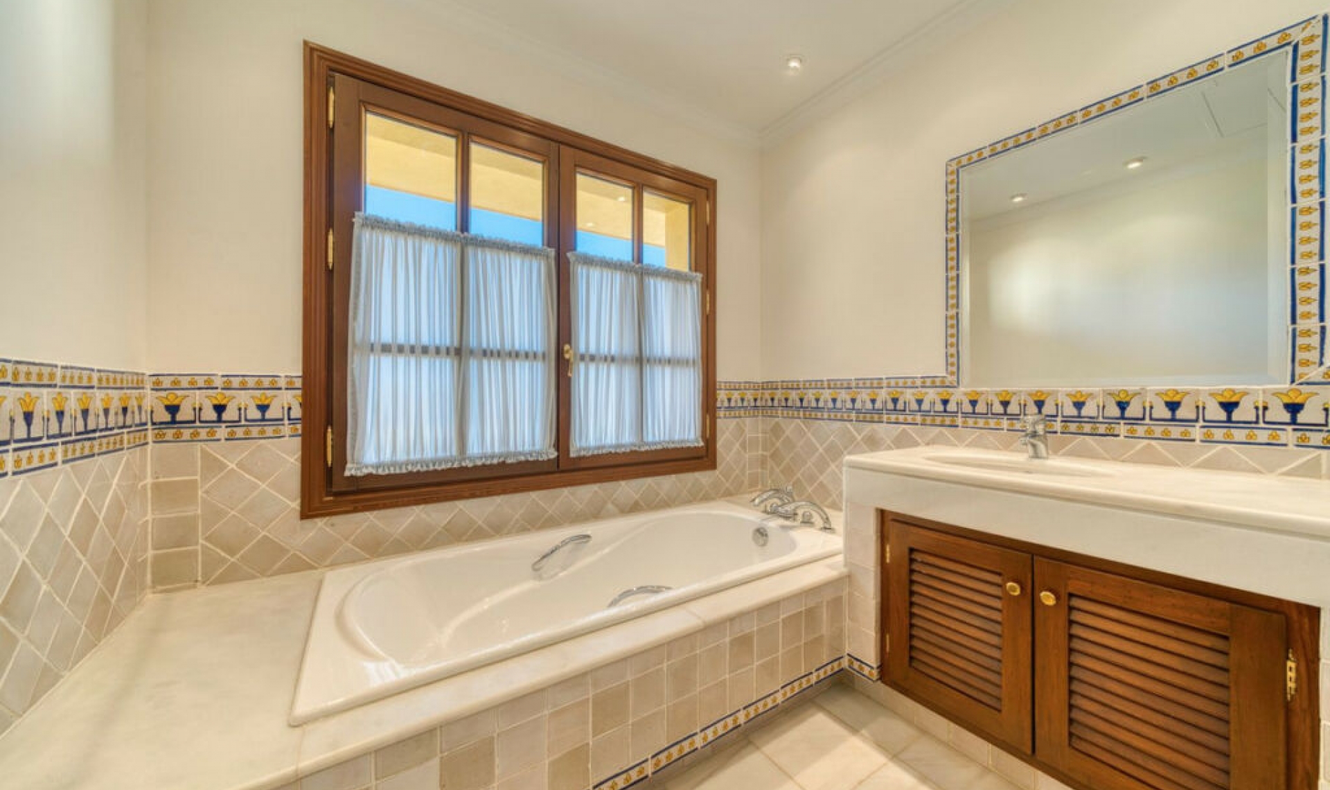 Resale - House -
La Zagaleta