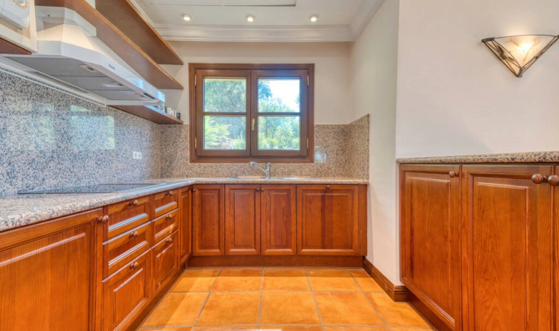 Resale - House -
La Zagaleta