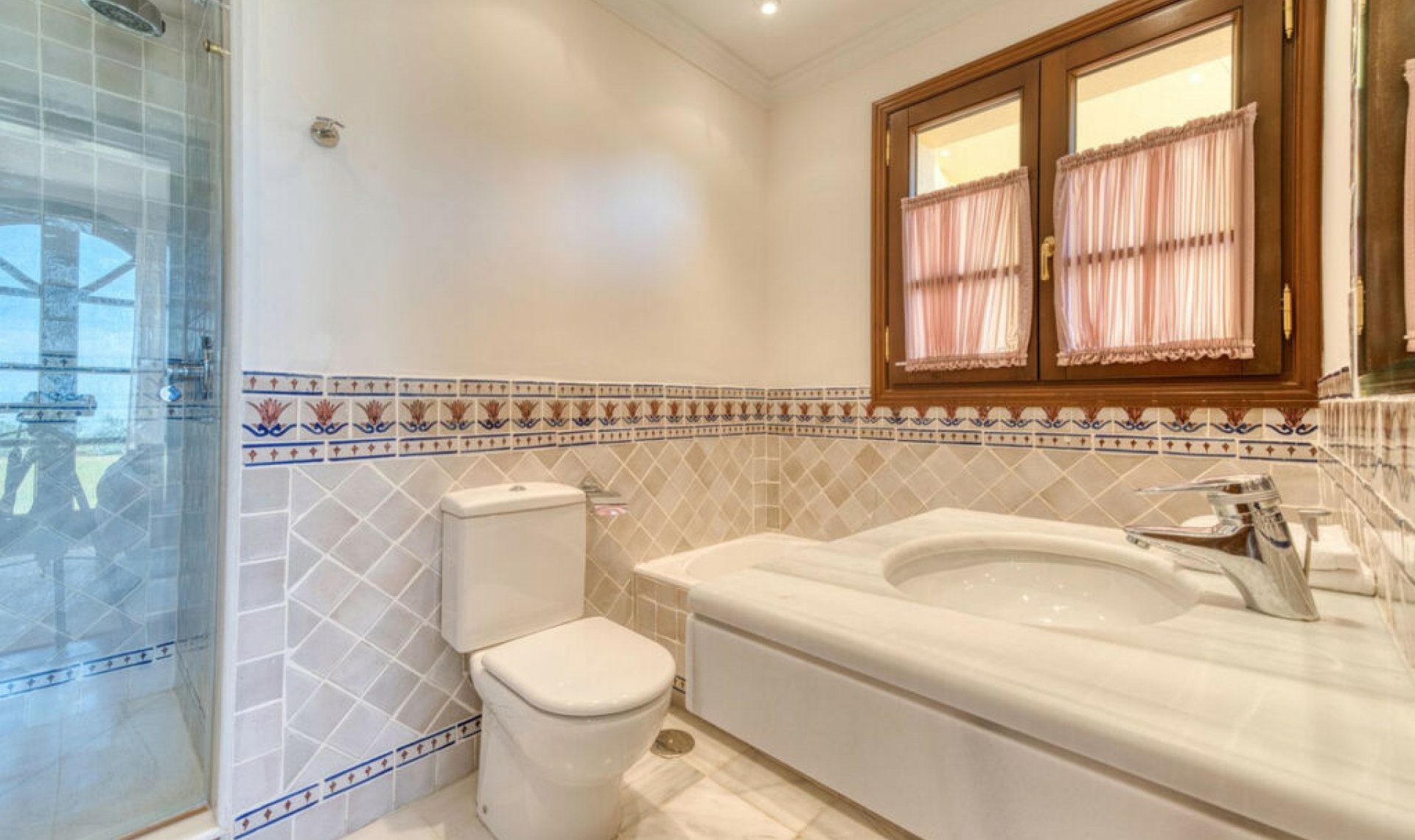 Resale - House -
La Zagaleta