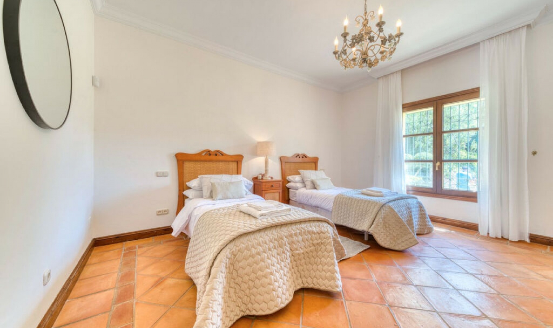 Resale - House -
La Zagaleta