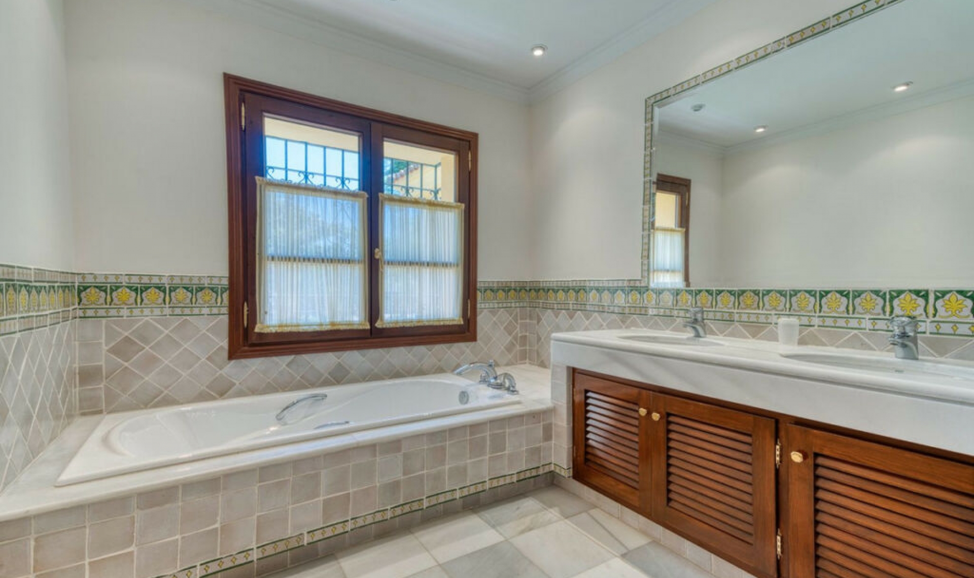 Resale - House -
La Zagaleta