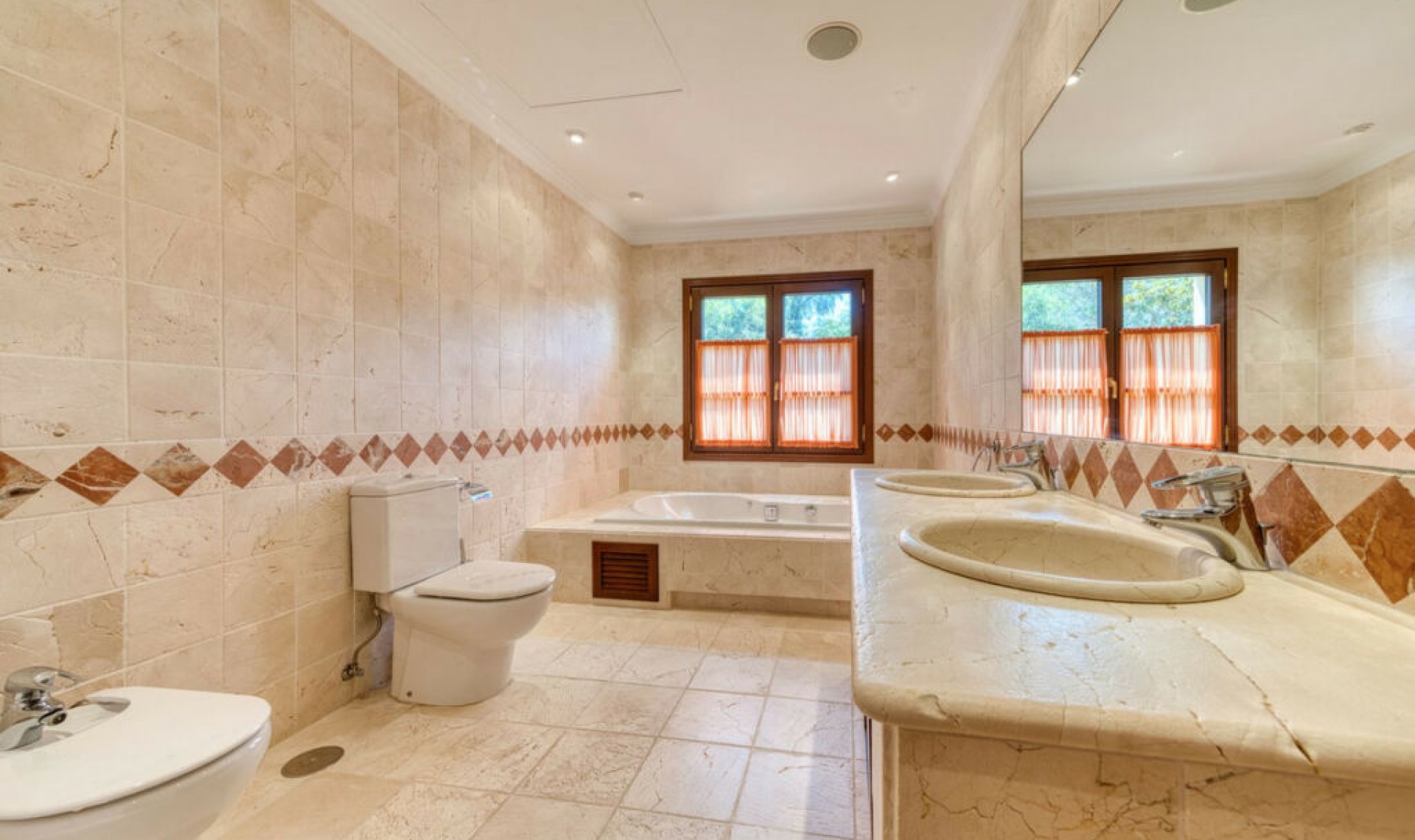 Resale - House -
La Zagaleta