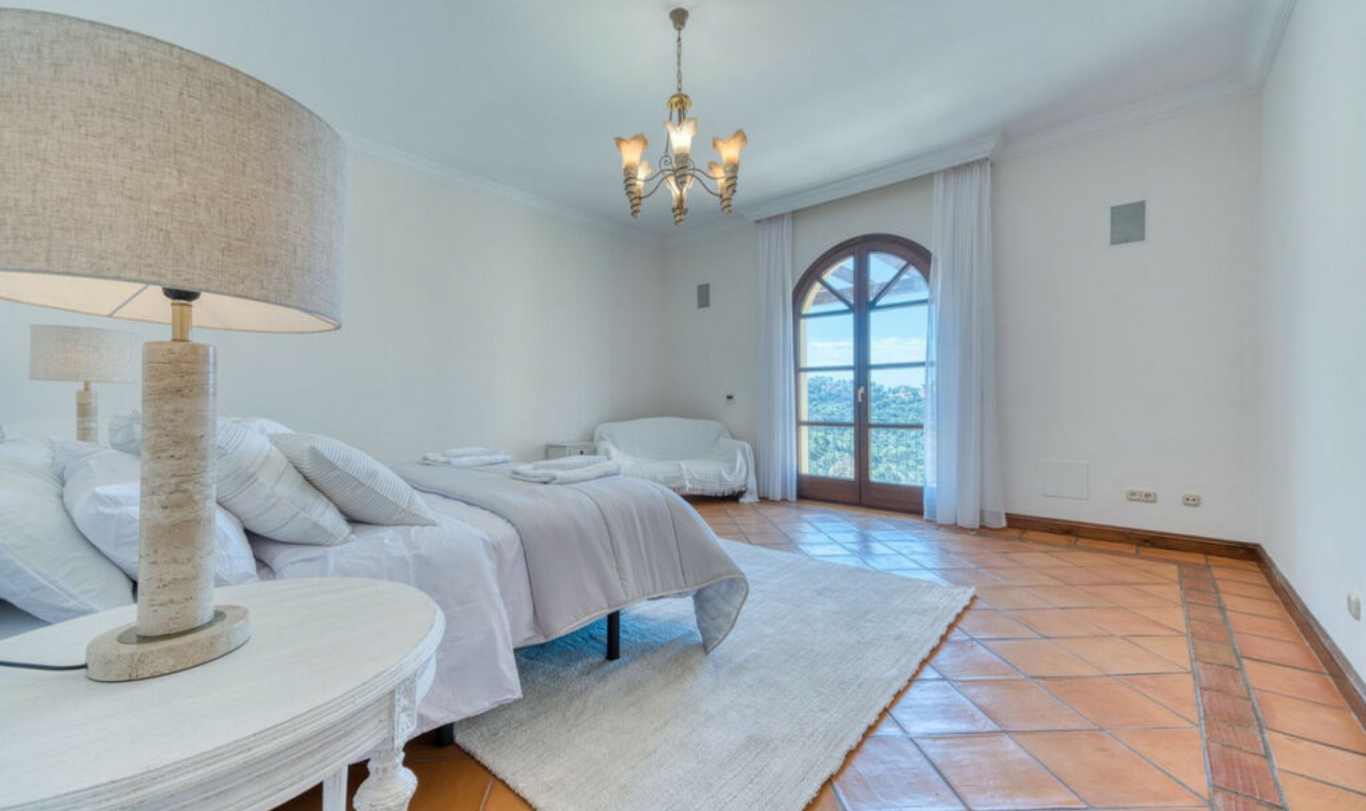 Resale - House -
La Zagaleta