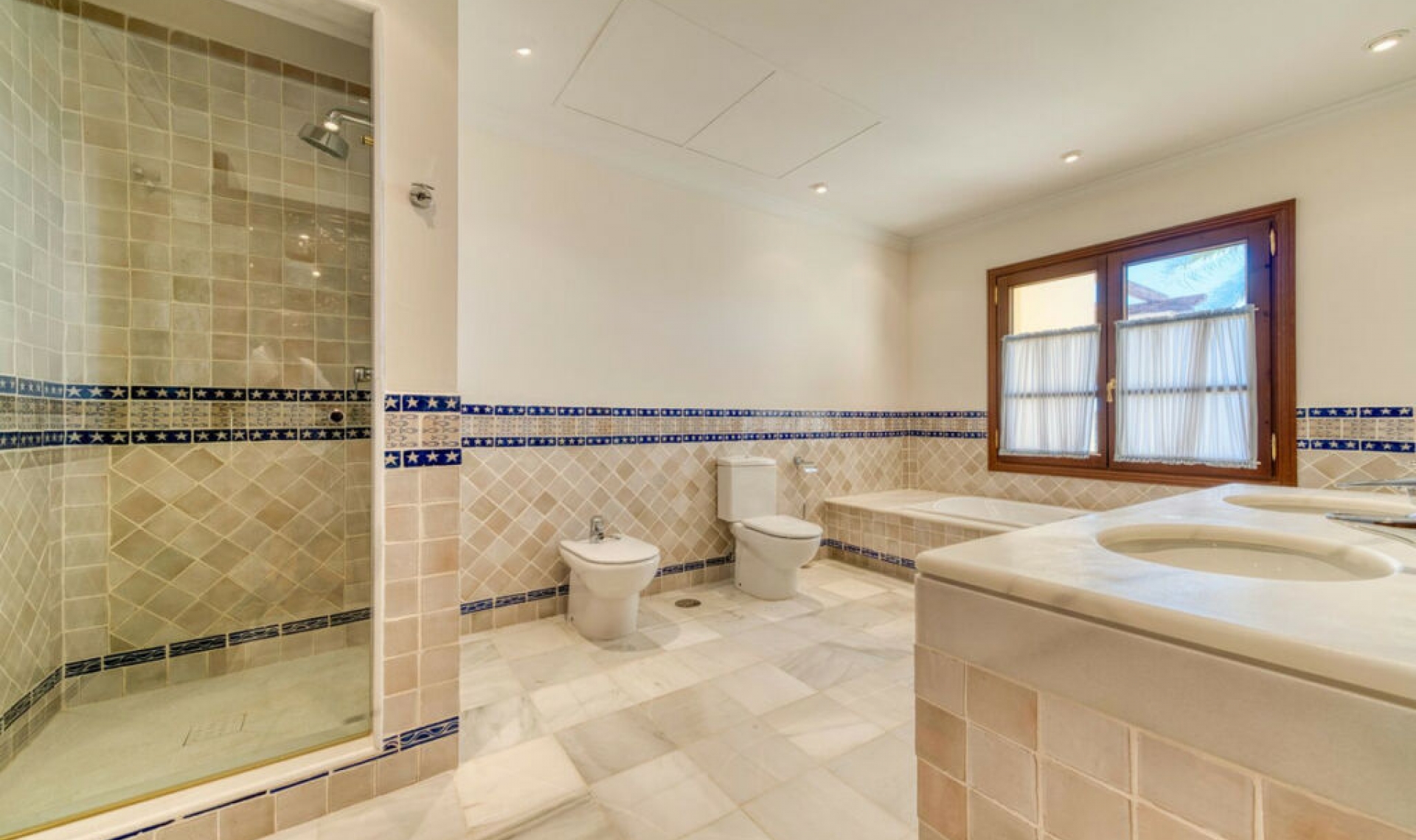 Resale - House -
La Zagaleta