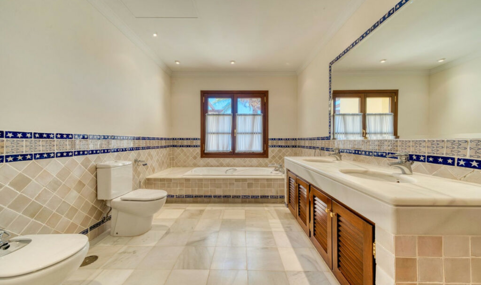 Resale - House -
La Zagaleta