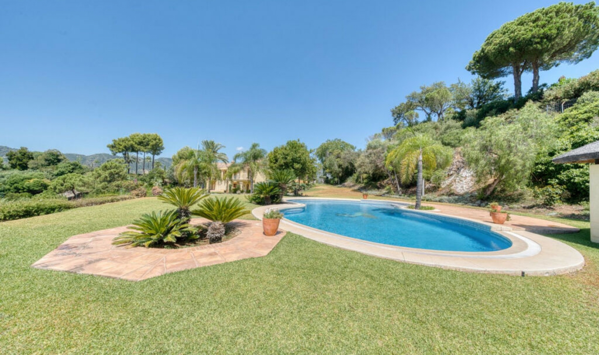 Resale - House -
La Zagaleta