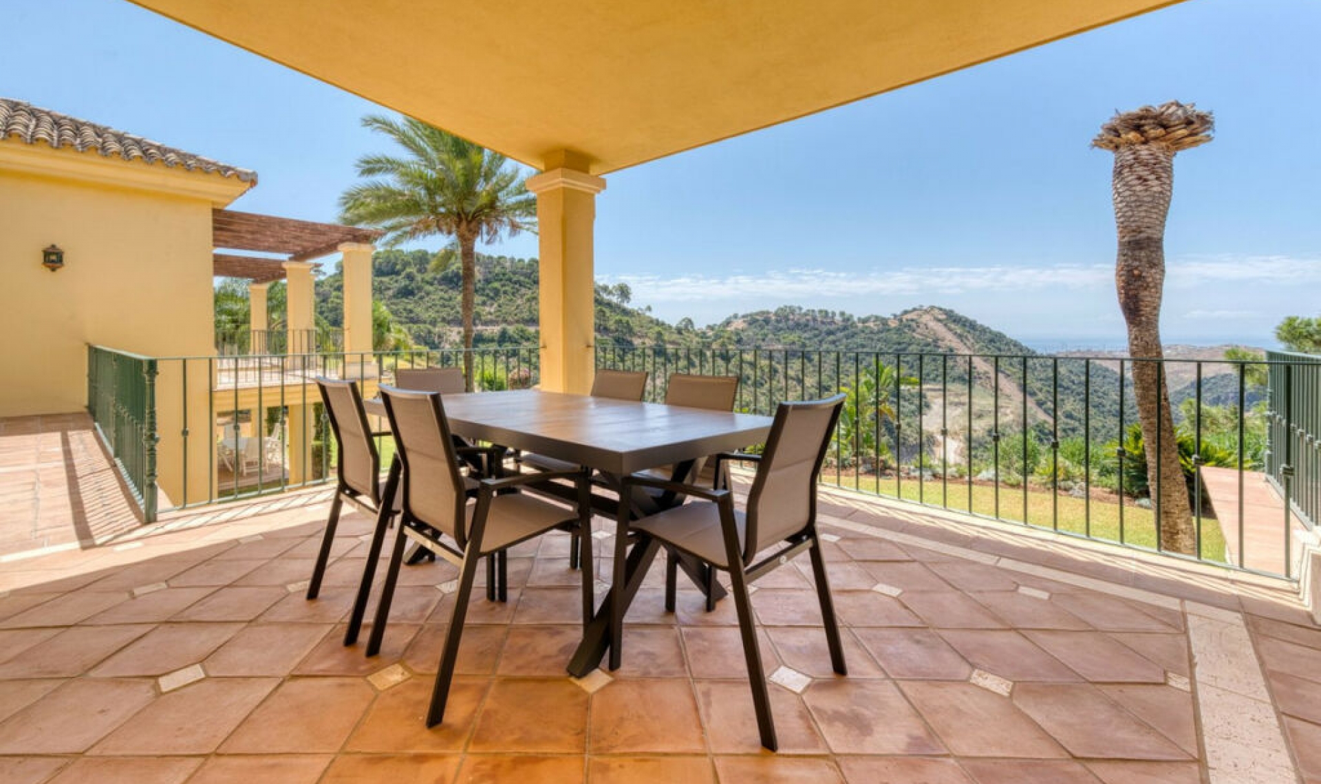 Resale - House -
La Zagaleta