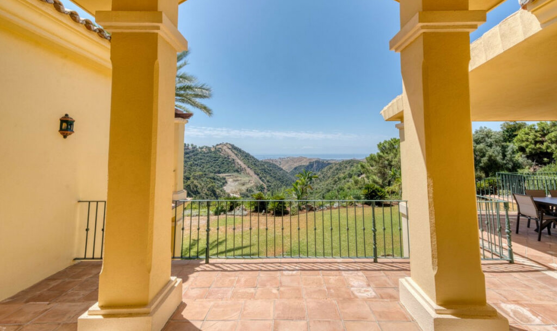 Resale - House -
La Zagaleta