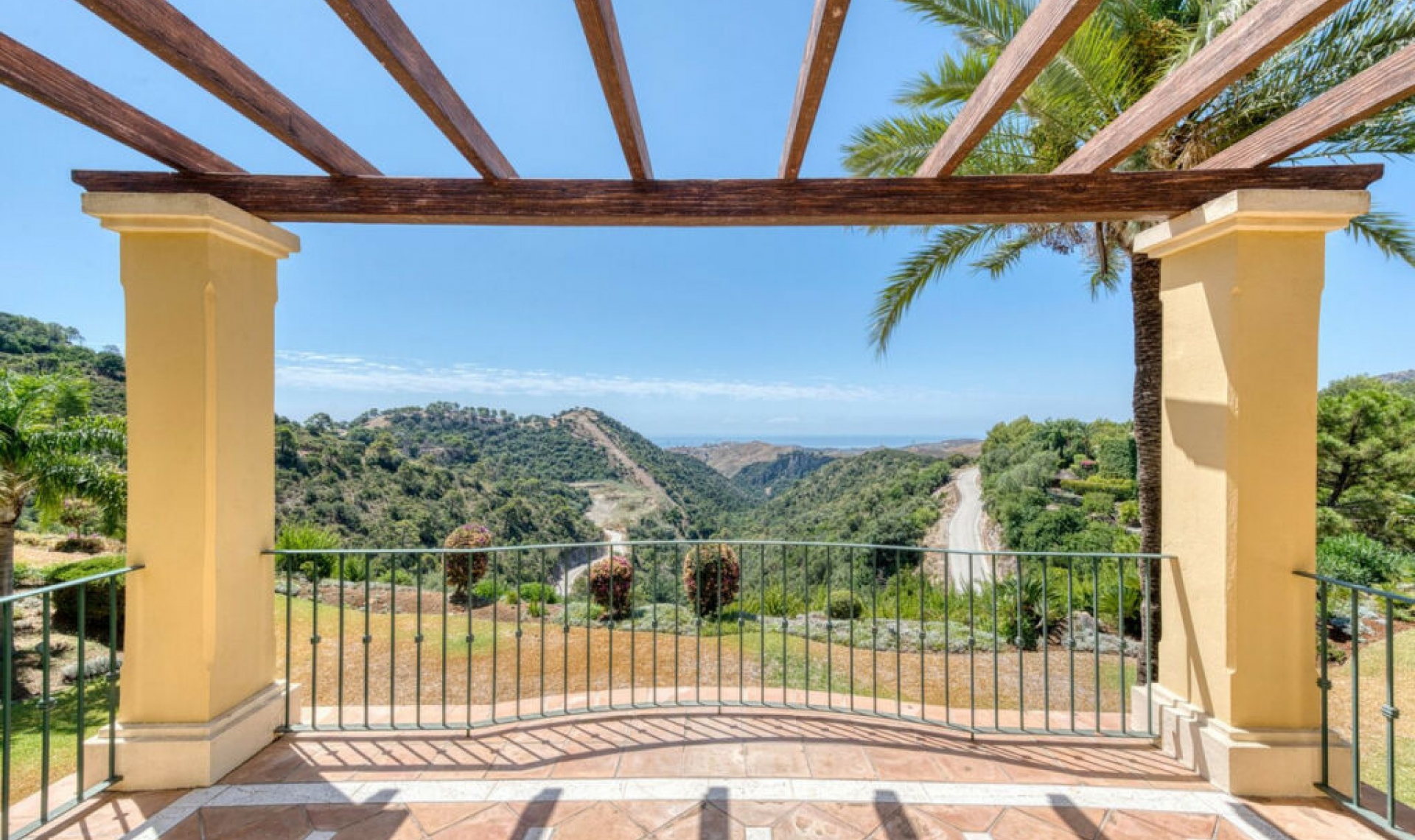 Resale - House -
La Zagaleta