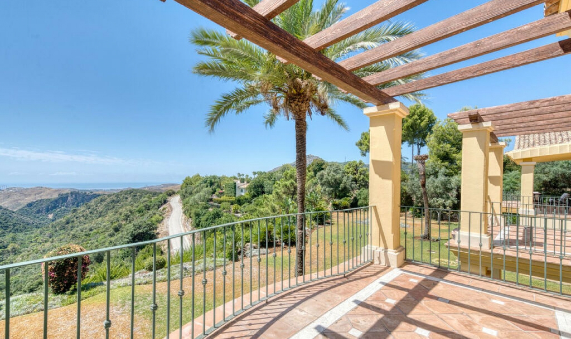 Resale - House -
La Zagaleta