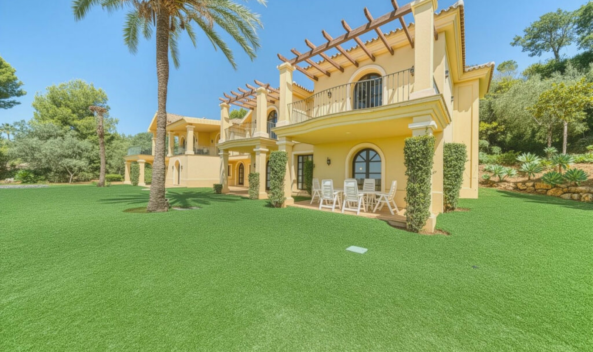 Resale - House -
La Zagaleta