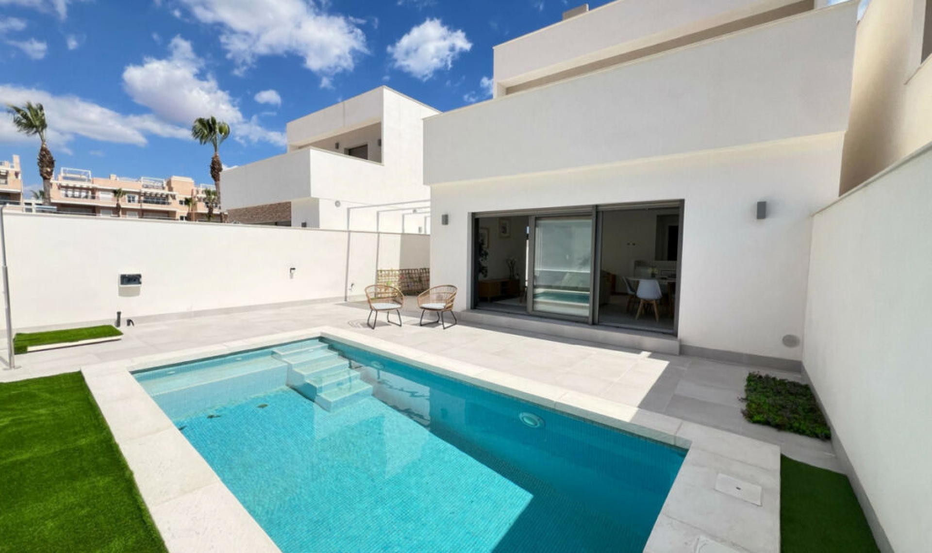 Resale - House -
La Zenia