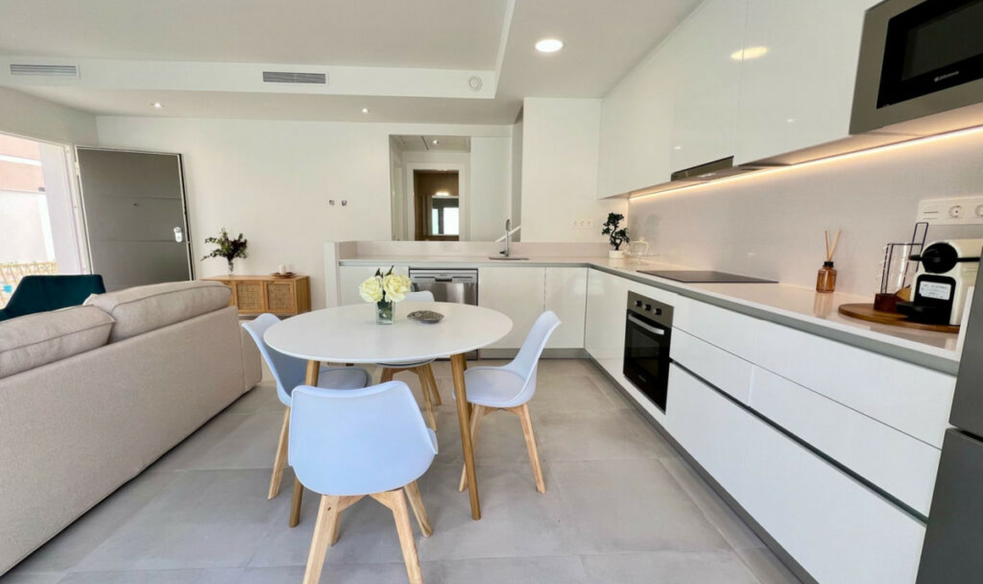 Resale - House -
La Zenia