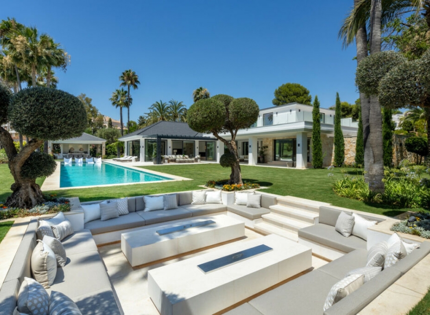 Resale - House -
Las Brisas