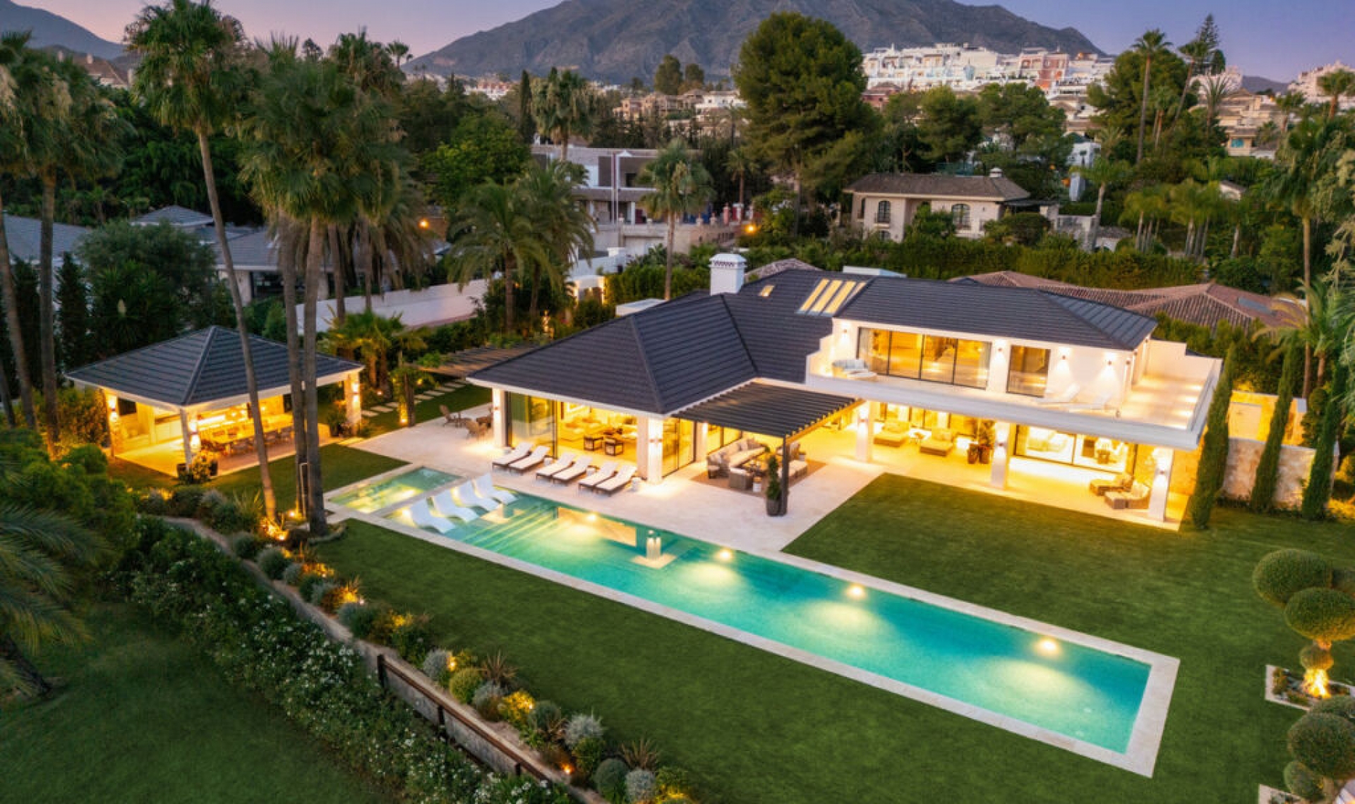 Resale - House -
Las Brisas